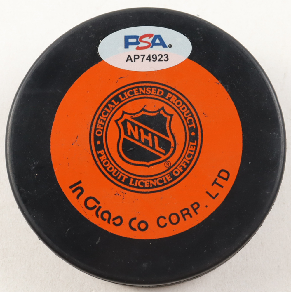 Dave Keon Signed Maple Leafs Logo Hockey Puck with Display Case Inscribed "HOF 86" (PSA) at PristineAuction.com Dave Keon Signed Maple Leafs Logo Hockey Puck with Display Case Inscribed "HOF 86" (PSA) at PristineAuction.com