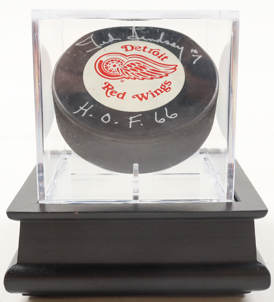 Ted Lindsay Signed Detroit Red Wings Logo Hockey Puck with Display Case Inscribed "HOF 66" (PSA) at PristineAuction.com Ted Lindsay Signed Detroit Red Wings Logo Hockey Puck with Display Case Inscribed "HOF 66" (PSA) at PristineAuction.com