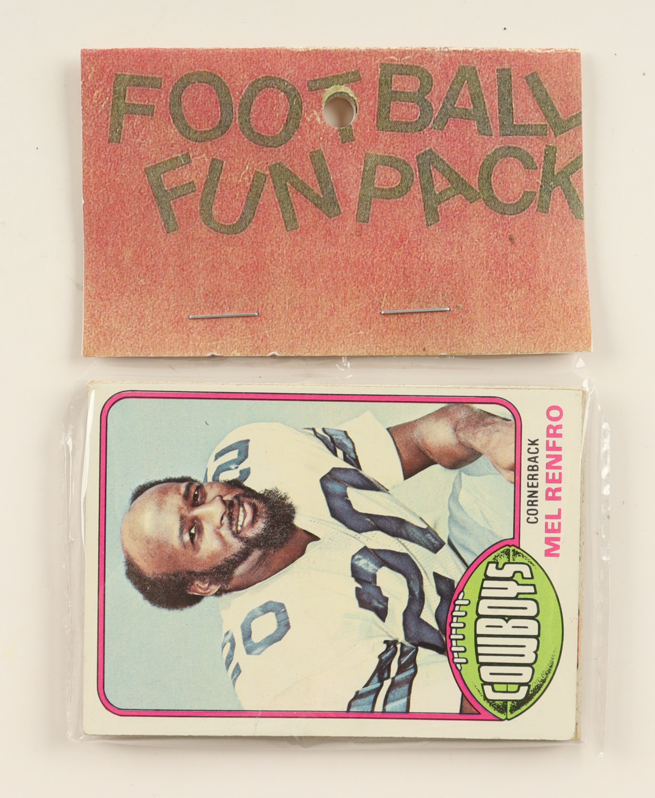 1976 Topps Football Card Fun Pack with (10) Cards at PristineAuction.com 1976 Topps Football Card Fun Pack with (10) Cards at PristineAuction.com