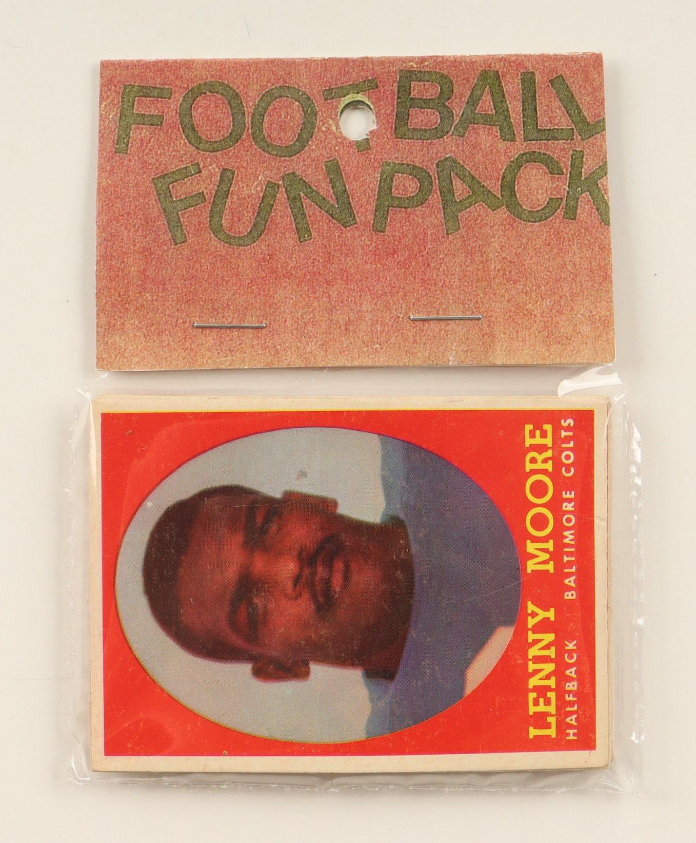 1958 Topps Football Fun Pack with (10) Cards at PristineAuction.com 1958 Topps Football Fun Pack with (10) Cards at PristineAuction.com
