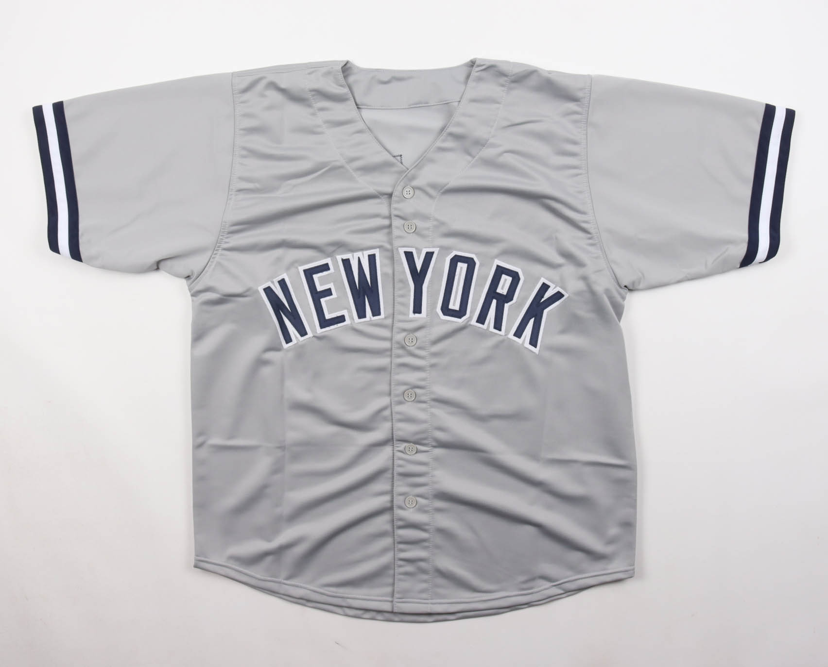 Gleyber Torres Signed Jersey (Beckett) at PristineAuction.com Gleyber Torres Signed Jersey (Beckett) at PristineAuction.com