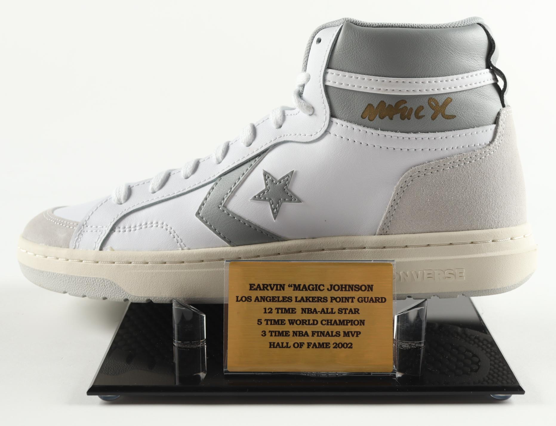 Magic Johnson Signed Converse All Star White Leather Basketball Shoe with Stat Plaque Display Stand (Beckett) at PristineAuction.com Magic Johnson Signed Converse All Star White Leather Basketball Shoe with Stat Plaque Display Stand (Beckett) at PristineAuction.com