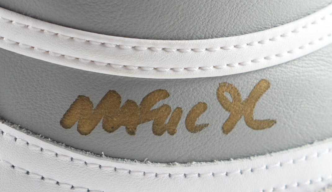 Magic Johnson Signed Converse All Star White Leather Basketball Shoe with Stat Plaque Display Stand (Beckett) at PristineAuction.com Magic Johnson Signed Converse All Star White Leather Basketball Shoe with Stat Plaque Display Stand (Beckett) at PristineAuction.com