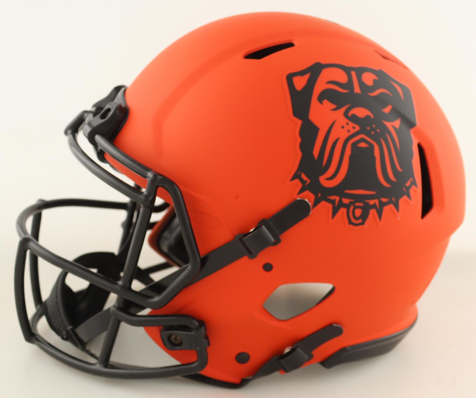Nick Chubb Signed Browns Full-Size Authentic On-Field Rave Alternate Speed Helmet (Beckett) at PristineAuction.com Nick Chubb Signed Browns Full-Size Authentic On-Field Rave Alternate Speed Helmet (Beckett) at PristineAuction.com