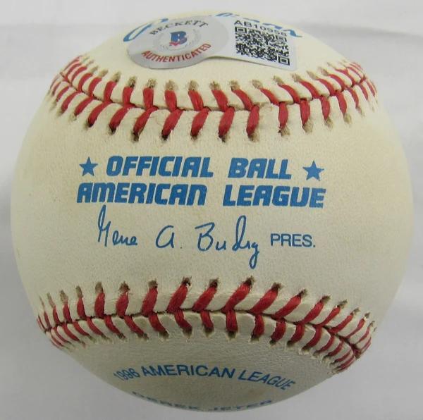 Derek Jeter Signed LE OAL Baseball Inscribed "ROY 96" (Beckett) at PristineAuction.com Derek Jeter Signed LE OAL Baseball Inscribed "ROY 96" (Beckett) at PristineAuction.com