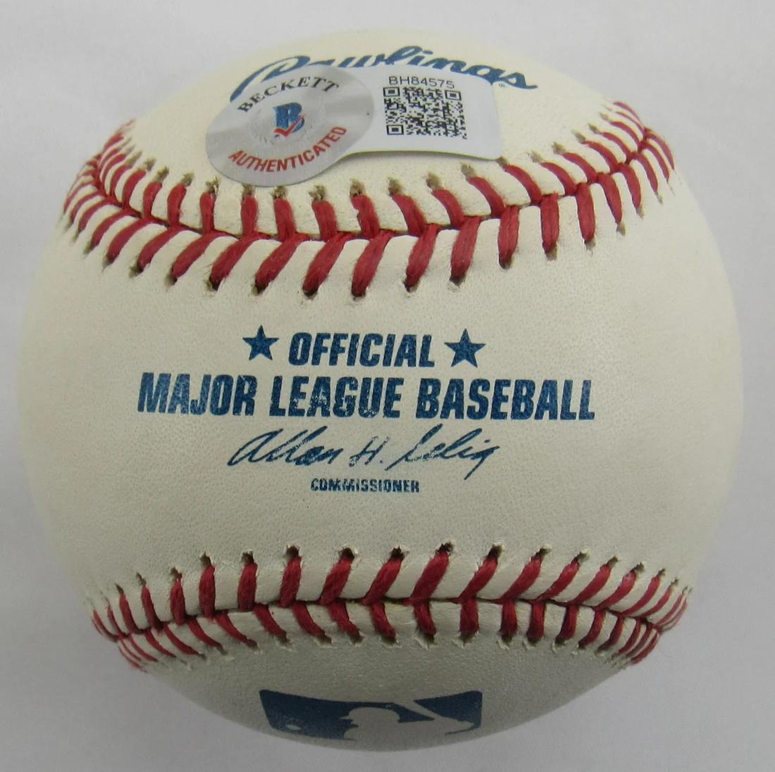 Pedro Martinez Signed OML Baseball (Beckett) at PristineAuction.com Pedro Martinez Signed OML Baseball (Beckett) at PristineAuction.com