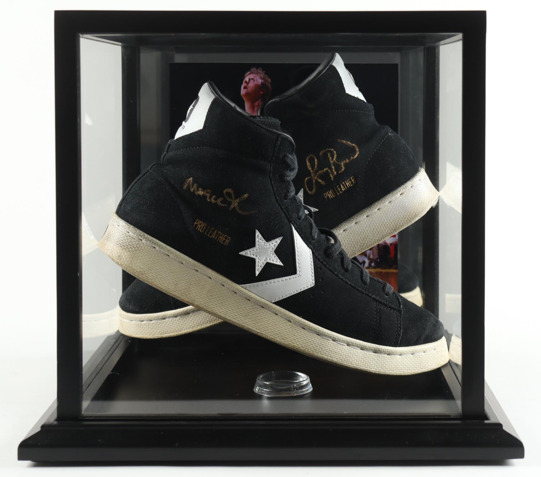Magic Johnson & Larry Bird Signed Set of (2) Converse Basketball Shoes with Display Case (PSA & Beckett) at PristineAuction.com Magic Johnson & Larry Bird Signed Set of (2) Converse Basketball Shoes with Display Case (PSA & Beckett) at PristineAuction.com