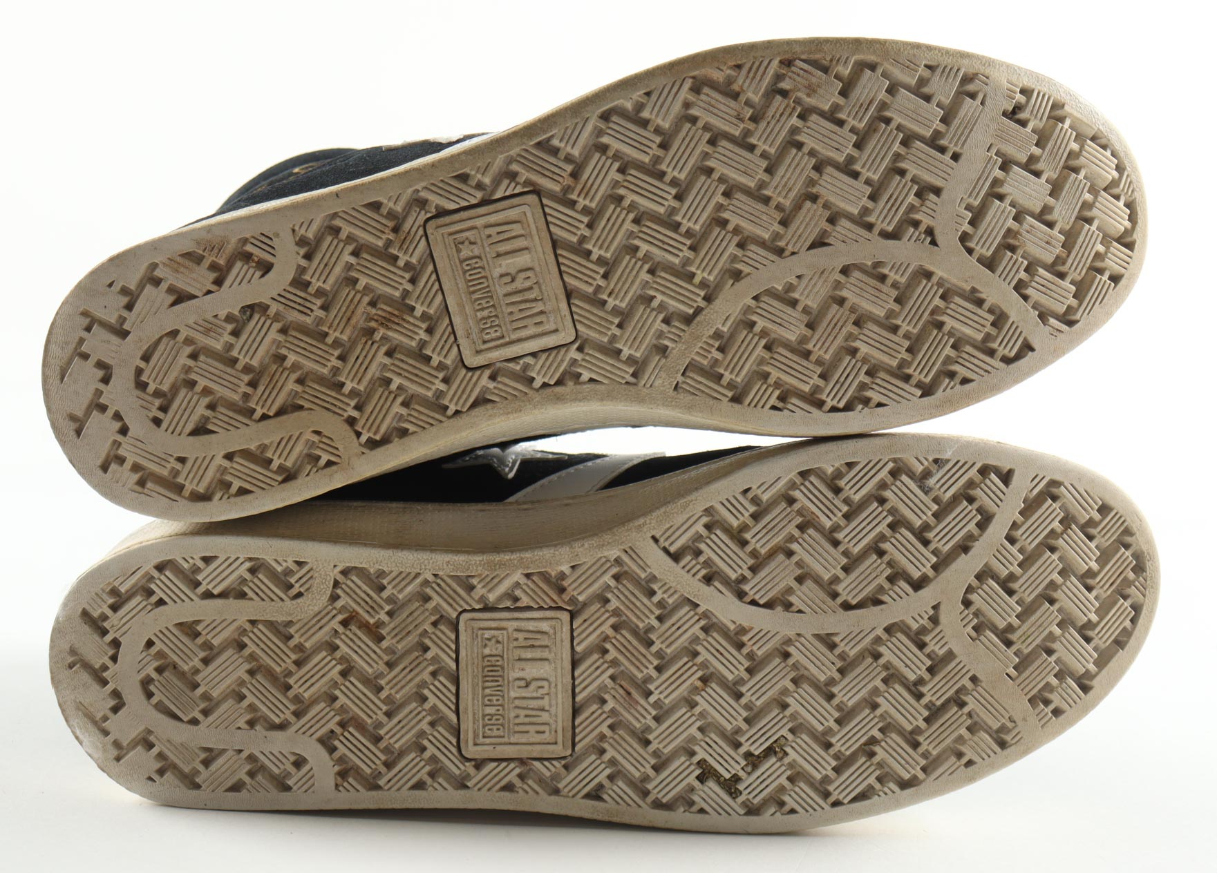 Magic Johnson & Larry Bird Signed Set of (2) Converse Basketball Shoes with Display Case (PSA & Beckett) at PristineAuction.com Magic Johnson & Larry Bird Signed Set of (2) Converse Basketball Shoes with Display Case (PSA & Beckett) at PristineAuction.com