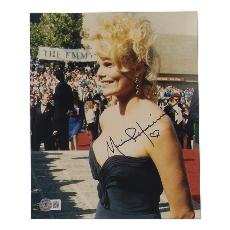 Mariel Hemingway Signed 8x10 Photo (Beckett) at PristineAuction.com Mariel Hemingway Signed 8x10 Photo (Beckett) at PristineAuction.com