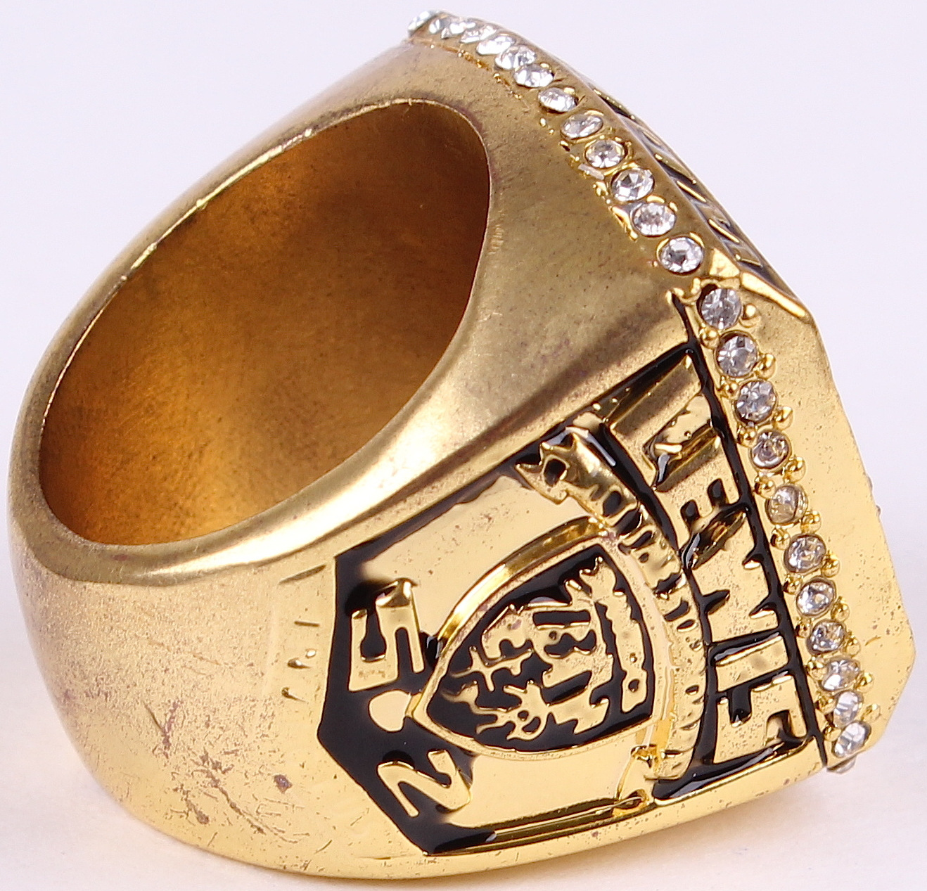 Ray Lewis Baltimore Ravens High Quality Replica 2000 Super Bowl XXXV Championship Ring at PristineAuction.com Ray Lewis Baltimore Ravens High Quality Replica 2000 Super Bowl XXXV Championship Ring at PristineAuction.com