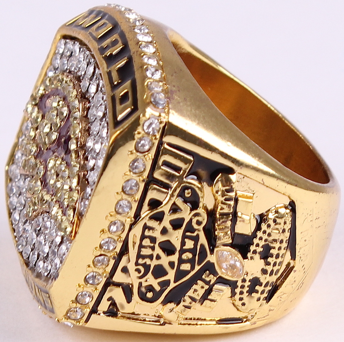 Ray Lewis Baltimore Ravens High Quality Replica 2000 Super Bowl XXXV Championship Ring at PristineAuction.com Ray Lewis Baltimore Ravens High Quality Replica 2000 Super Bowl XXXV Championship Ring at PristineAuction.com