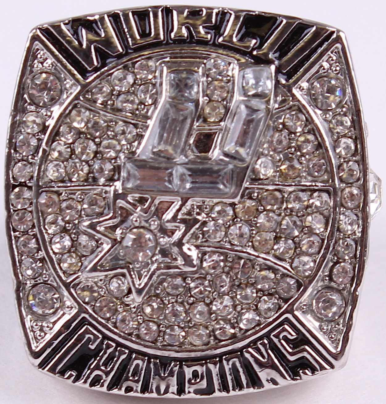 Tim Duncan San Antonio Spurs High Quality Replica 2014 NBA World Champions Ring at PristineAuction.com Tim Duncan San Antonio Spurs High Quality Replica 2014 NBA World Champions Ring at PristineAuction.com