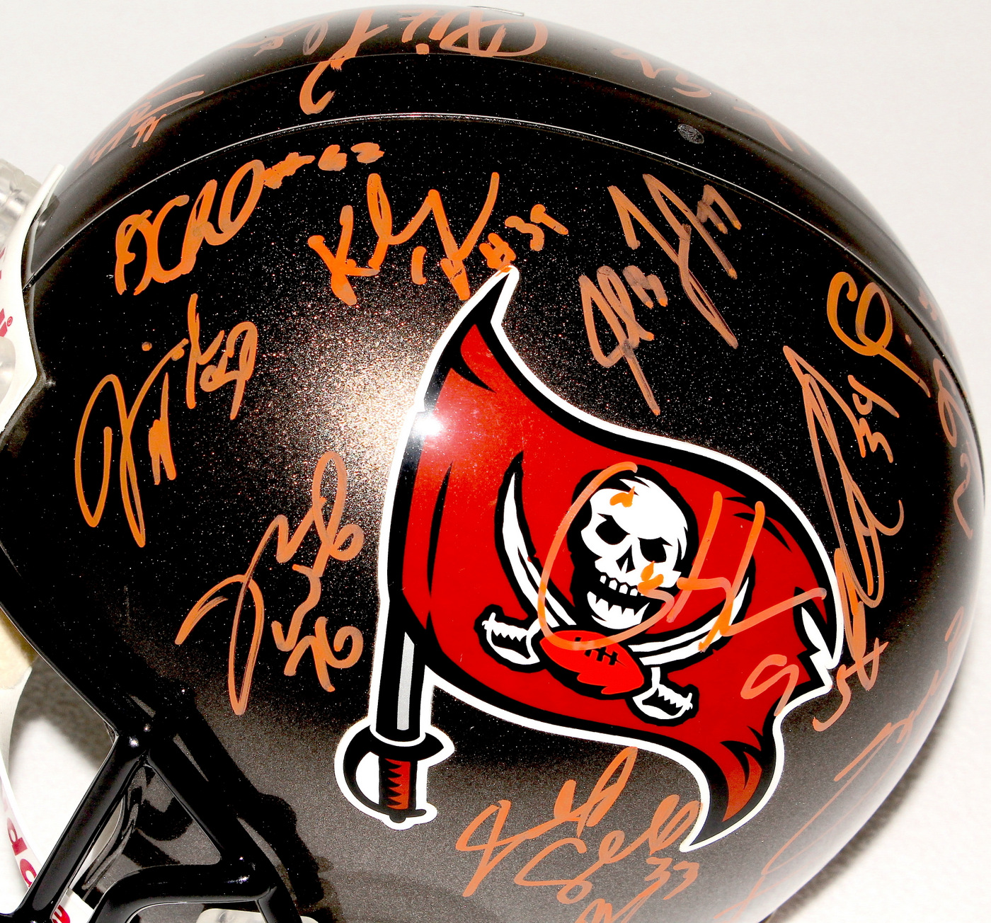 Team-Signed 2006 Tampa Bay Buccaneers Full-Size Helmet with (26) Signatures Including Luke McCown, Earnest Graham, Matt Bryant, Chris Simms, Josh Bidwell (JSA ALOA) at PristineAuction.com Team-Signed 2006 Tampa Bay Buccaneers Full-Size Helmet with (26) Signatures Including Luke McCown, Earnest Graham, Matt Bryant, Chris Simms, Josh Bidwell (JSA ALOA) at PristineAuction.com
