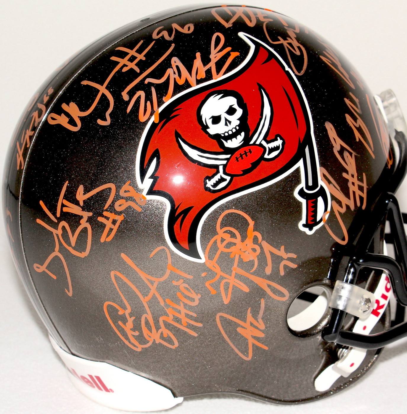 Team-Signed 2006 Tampa Bay Buccaneers Full-Size Helmet with (26) Signatures Including Luke McCown, Earnest Graham, Matt Bryant, Chris Simms, Josh Bidwell (JSA ALOA) at PristineAuction.com Team-Signed 2006 Tampa Bay Buccaneers Full-Size Helmet with (26) Signatures Including Luke McCown, Earnest Graham, Matt Bryant, Chris Simms, Josh Bidwell (JSA ALOA) at PristineAuction.com