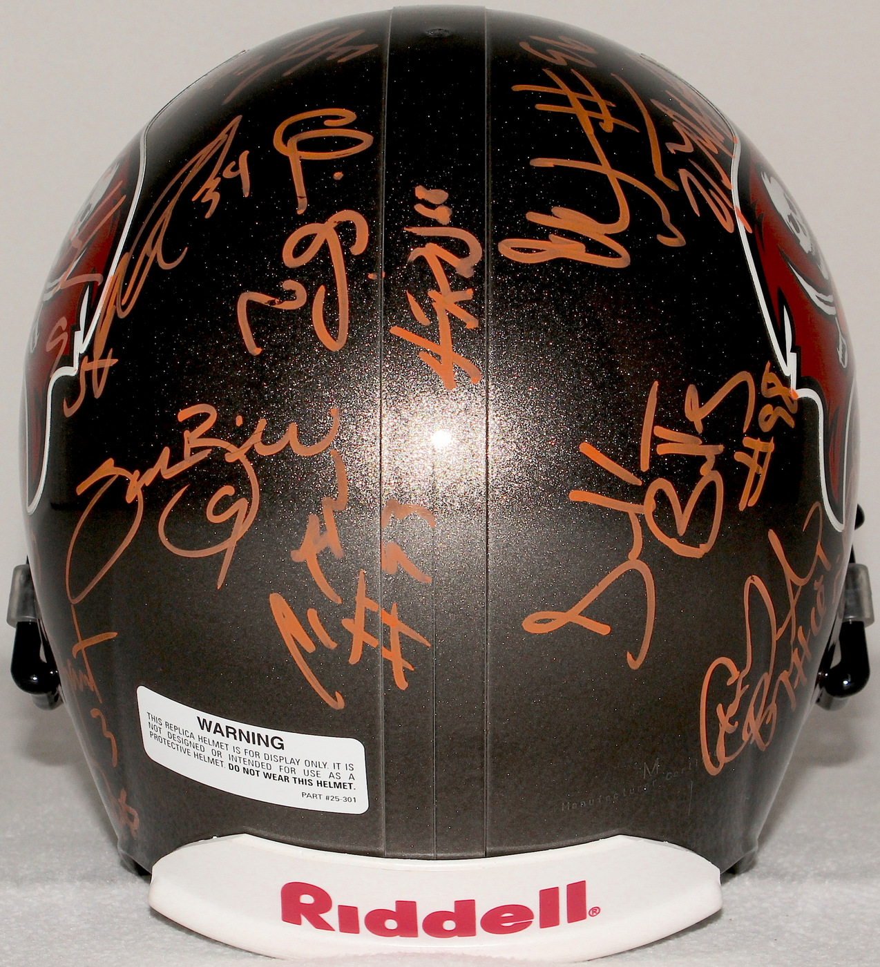 Team-Signed 2006 Tampa Bay Buccaneers Full-Size Helmet with (26) Signatures Including Luke McCown, Earnest Graham, Matt Bryant, Chris Simms, Josh Bidwell (JSA ALOA) at PristineAuction.com Team-Signed 2006 Tampa Bay Buccaneers Full-Size Helmet with (26) Signatures Including Luke McCown, Earnest Graham, Matt Bryant, Chris Simms, Josh Bidwell (JSA ALOA) at PristineAuction.com