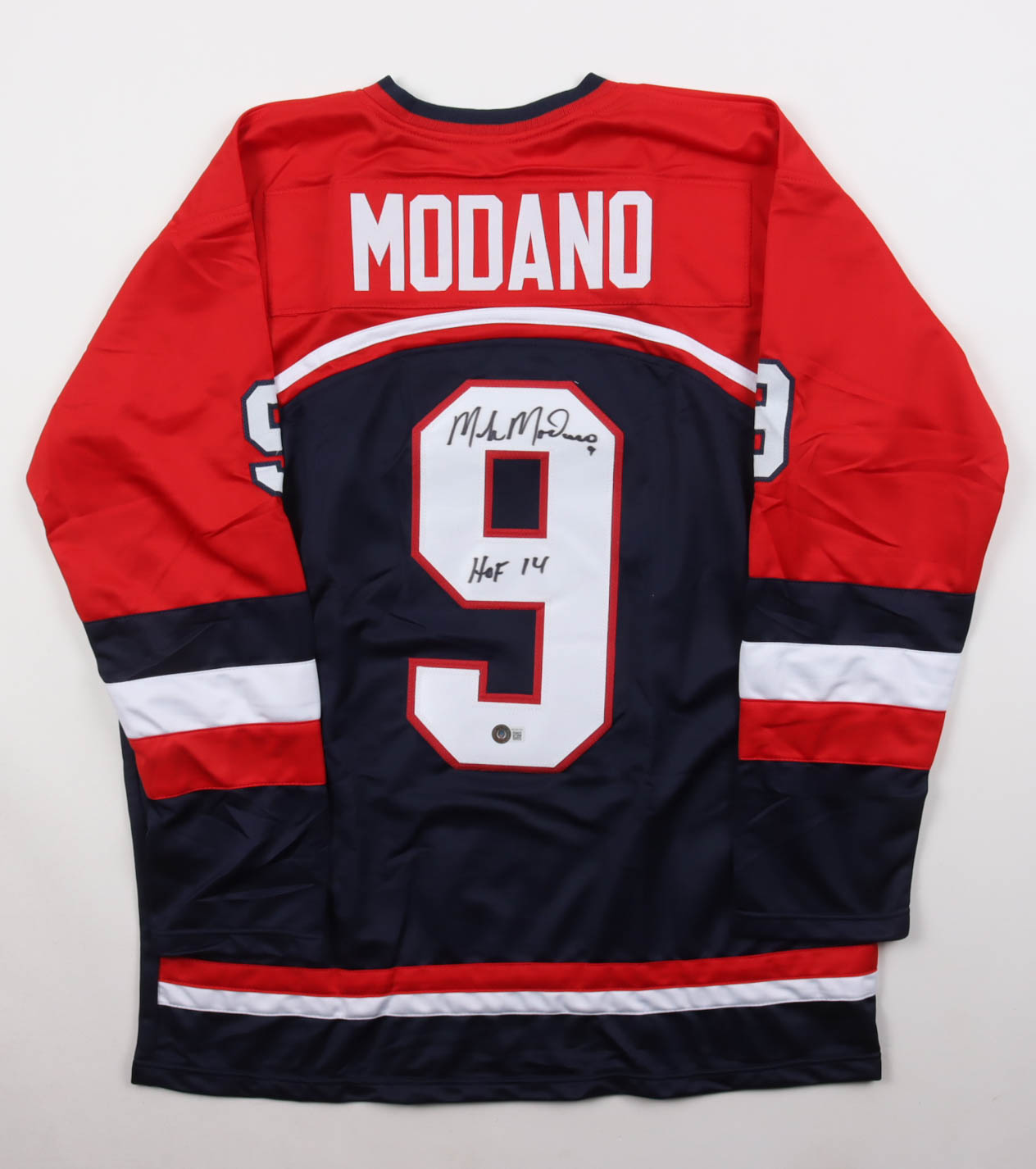 Mike Modano Signed Jersey Inscribed "HOF 14" (Beckett) at PristineAuction.com Mike Modano Signed Jersey Inscribed "HOF 14" (Beckett) at PristineAuction.com