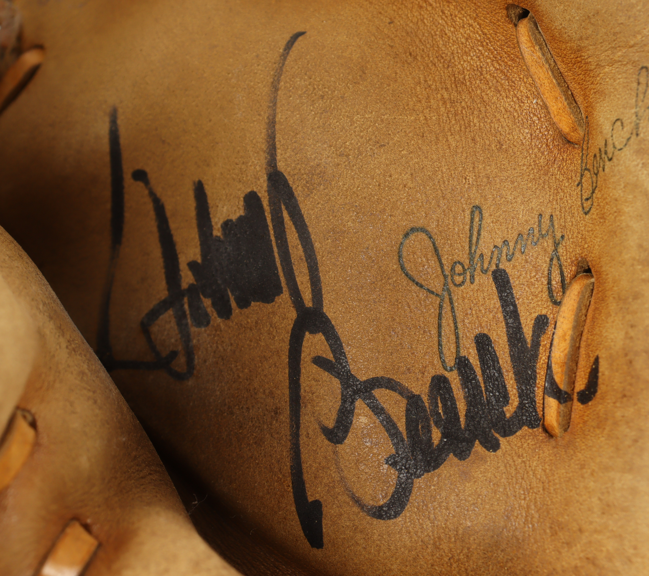 Johnny Bench Signed Vintage Rawlings Catchers Glove (Fanatics) at PristineAuction.com Johnny Bench Signed Vintage Rawlings Catchers Glove (Fanatics) at PristineAuction.com