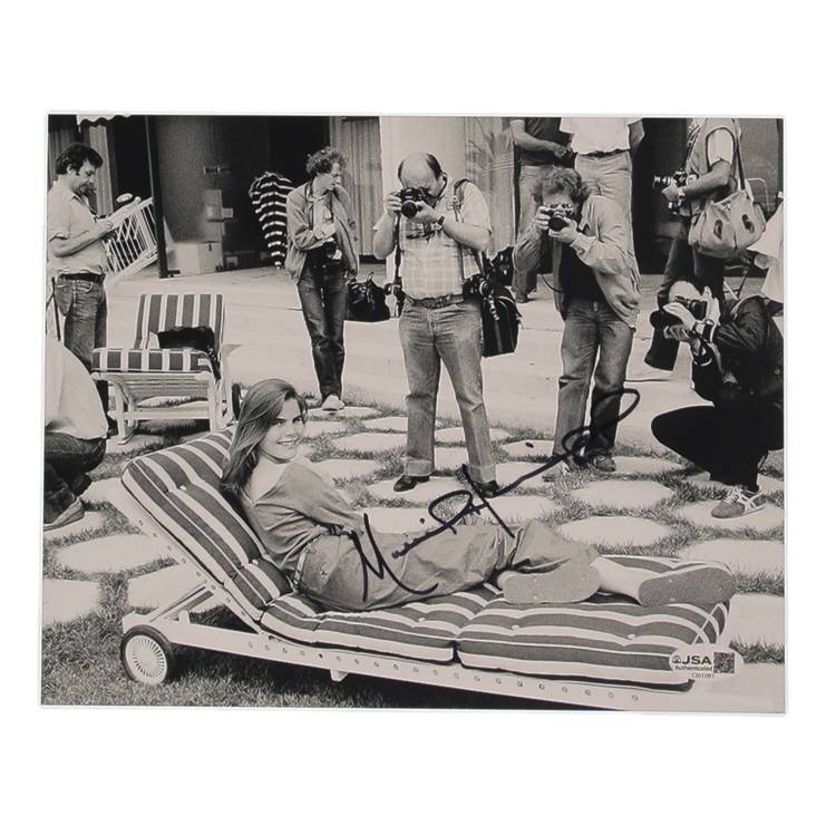 Mariel Hemingway Signed 8x10 Photo (JSA) at PristineAuction.com Mariel Hemingway Signed 8x10 Photo (JSA) at PristineAuction.com