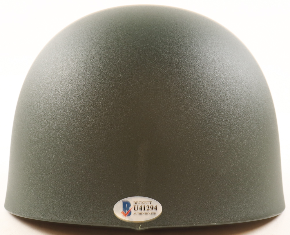 Tom Berenger Signed "Platoon" Helmet Inscribed "SSGT. Barnes" (Beckett) at PristineAuction.com Tom Berenger Signed "Platoon" Helmet Inscribed "SSGT. Barnes" (Beckett) at PristineAuction.com