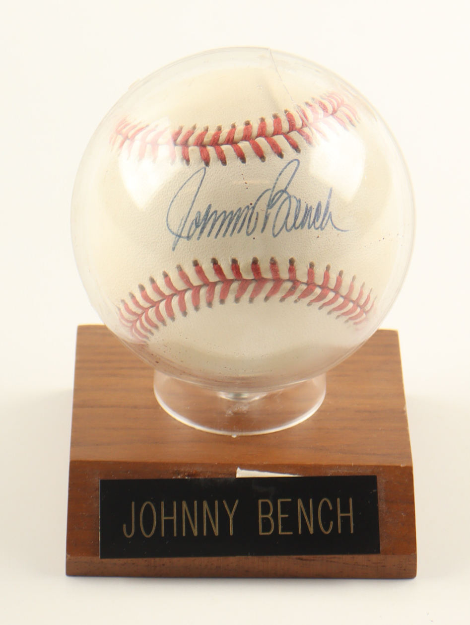 Johnny Bench Signed ONL Baseball With Display Case (JSA) at PristineAuction.com Johnny Bench Signed ONL Baseball With Display Case (JSA) at PristineAuction.com
