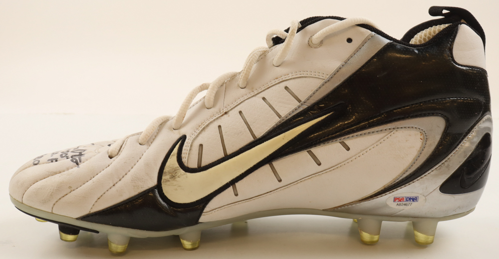 Jim Otto Signed Nike Football Cleat Inscribed "00" & "H.O.F. 1980" (PSA) at PristineAuction.com Jim Otto Signed Nike Football Cleat Inscribed "00" & "H.O.F. 1980" (PSA) at PristineAuction.com