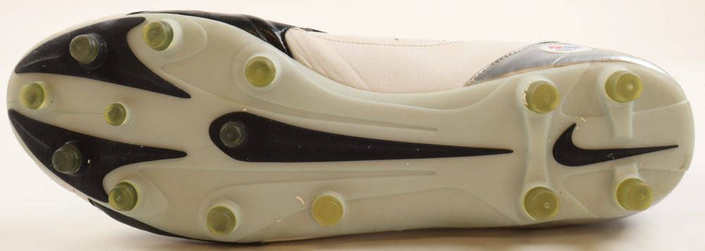 Jim Otto Signed Nike Football Cleat Inscribed "00" & "H.O.F. 1980" (PSA) at PristineAuction.com Jim Otto Signed Nike Football Cleat Inscribed "00" & "H.O.F. 1980" (PSA) at PristineAuction.com