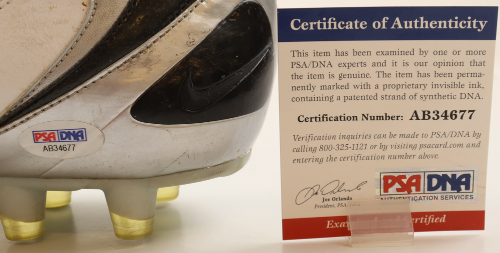 Jim Otto Signed Nike Football Cleat Inscribed "00" & "H.O.F. 1980" (PSA) at PristineAuction.com Jim Otto Signed Nike Football Cleat Inscribed "00" & "H.O.F. 1980" (PSA) at PristineAuction.com