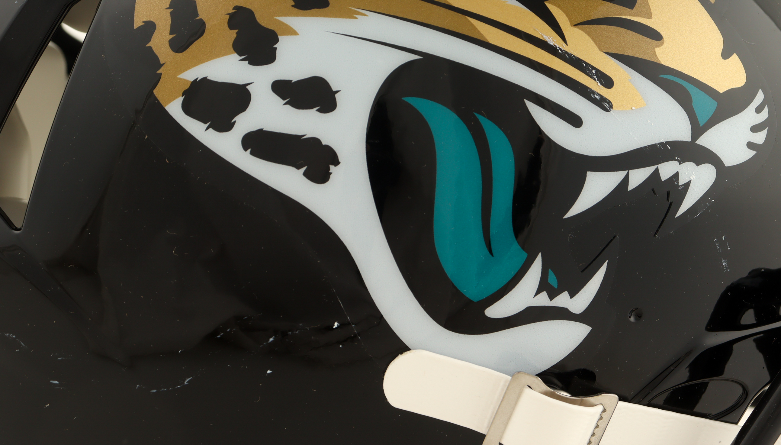 Travis Hunter Signed Jaguars Full-Size Authentic On-Field Speed Helmet (Beckett) at PristineAuction.com Travis Hunter Signed Jaguars Full-Size Authentic On-Field Speed Helmet (Beckett) at PristineAuction.com