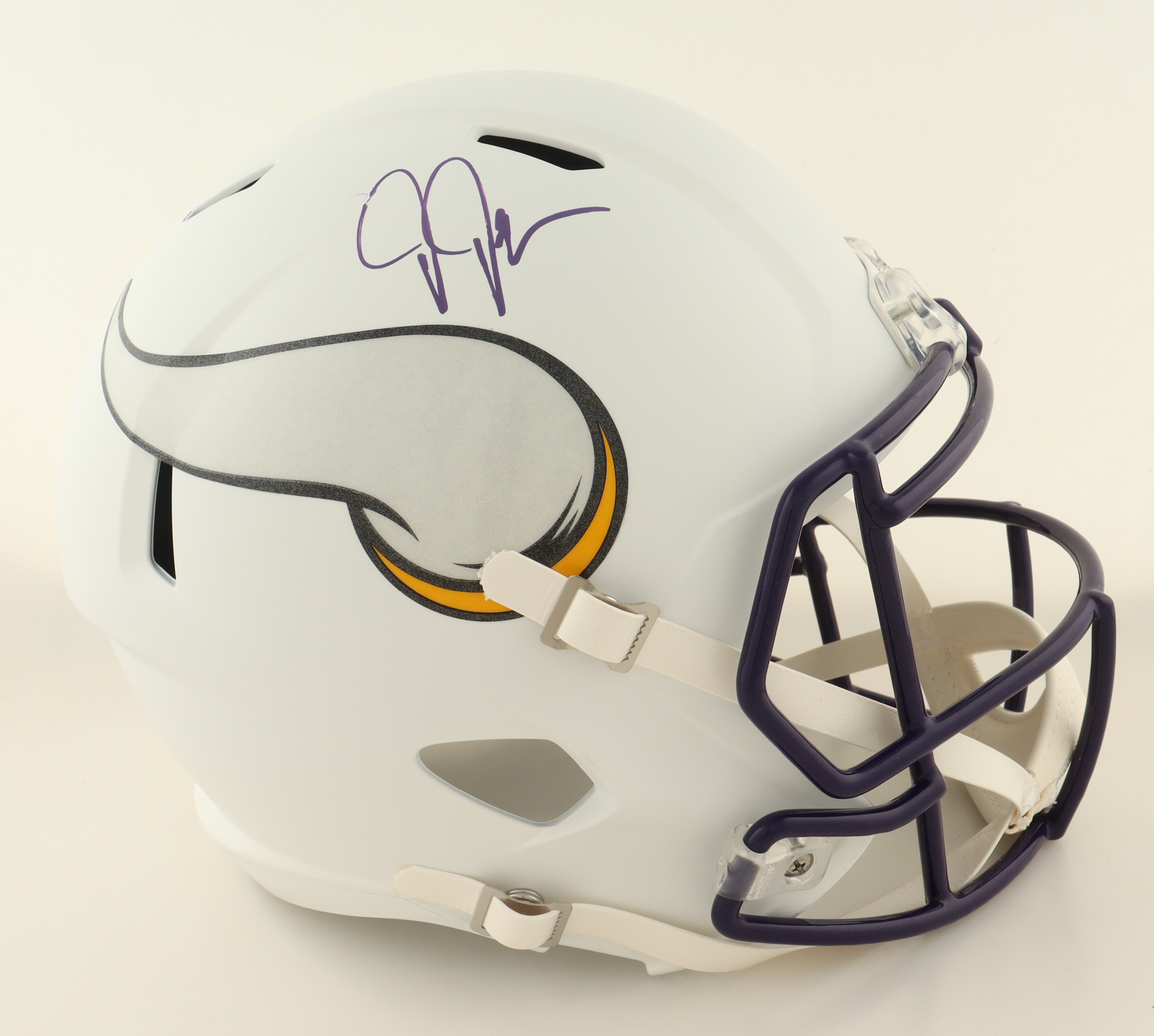 Justin Jefferson Signed Vikings Full-Size Flat White Alternate Speed Helmet (Beckett) at PristineAuction.com Justin Jefferson Signed Vikings Full-Size Flat White Alternate Speed Helmet (Beckett) at PristineAuction.com