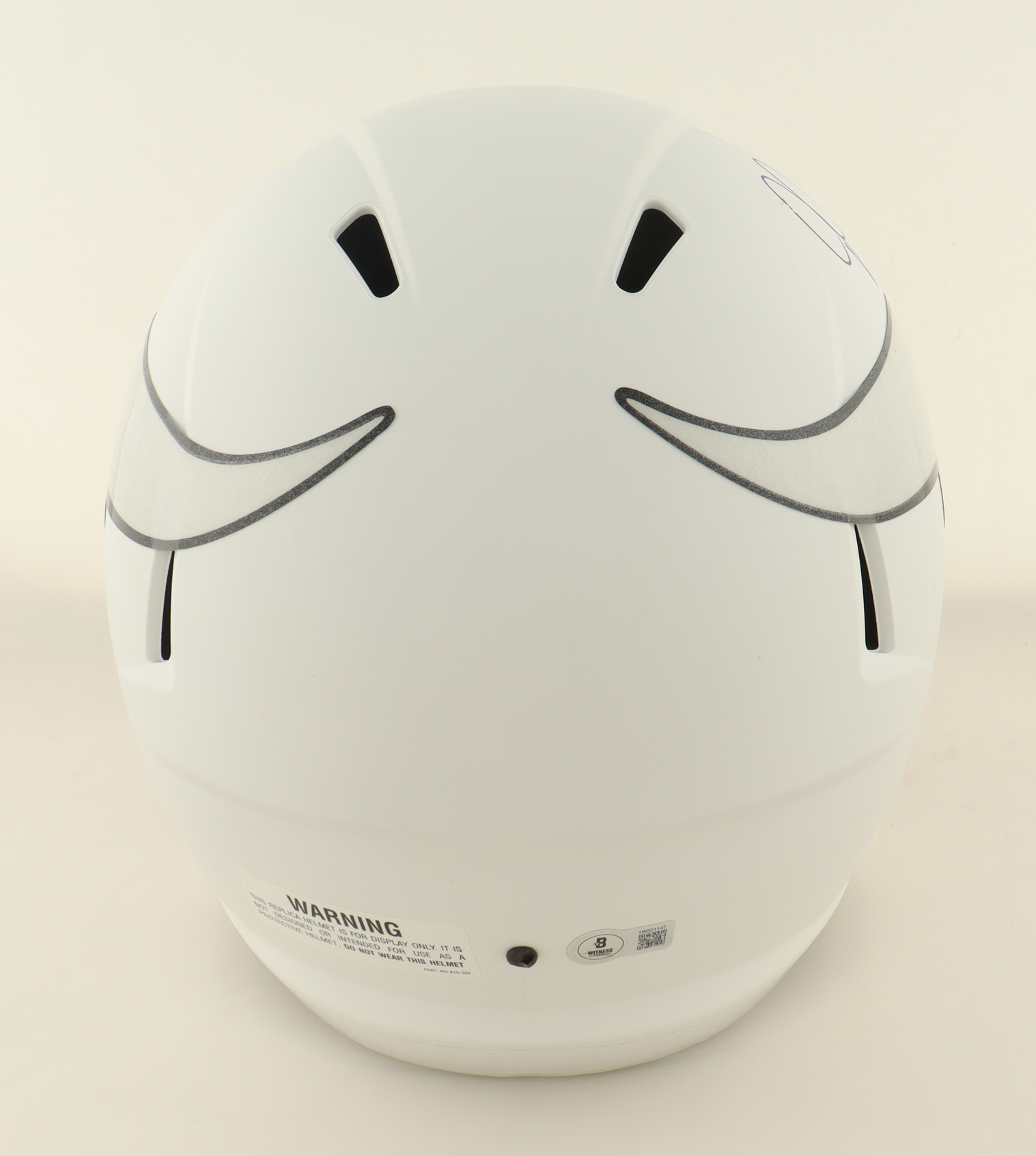 Justin Jefferson Signed Vikings Full-Size Flat White Alternate Speed Helmet (Beckett) at PristineAuction.com Justin Jefferson Signed Vikings Full-Size Flat White Alternate Speed Helmet (Beckett) at PristineAuction.com