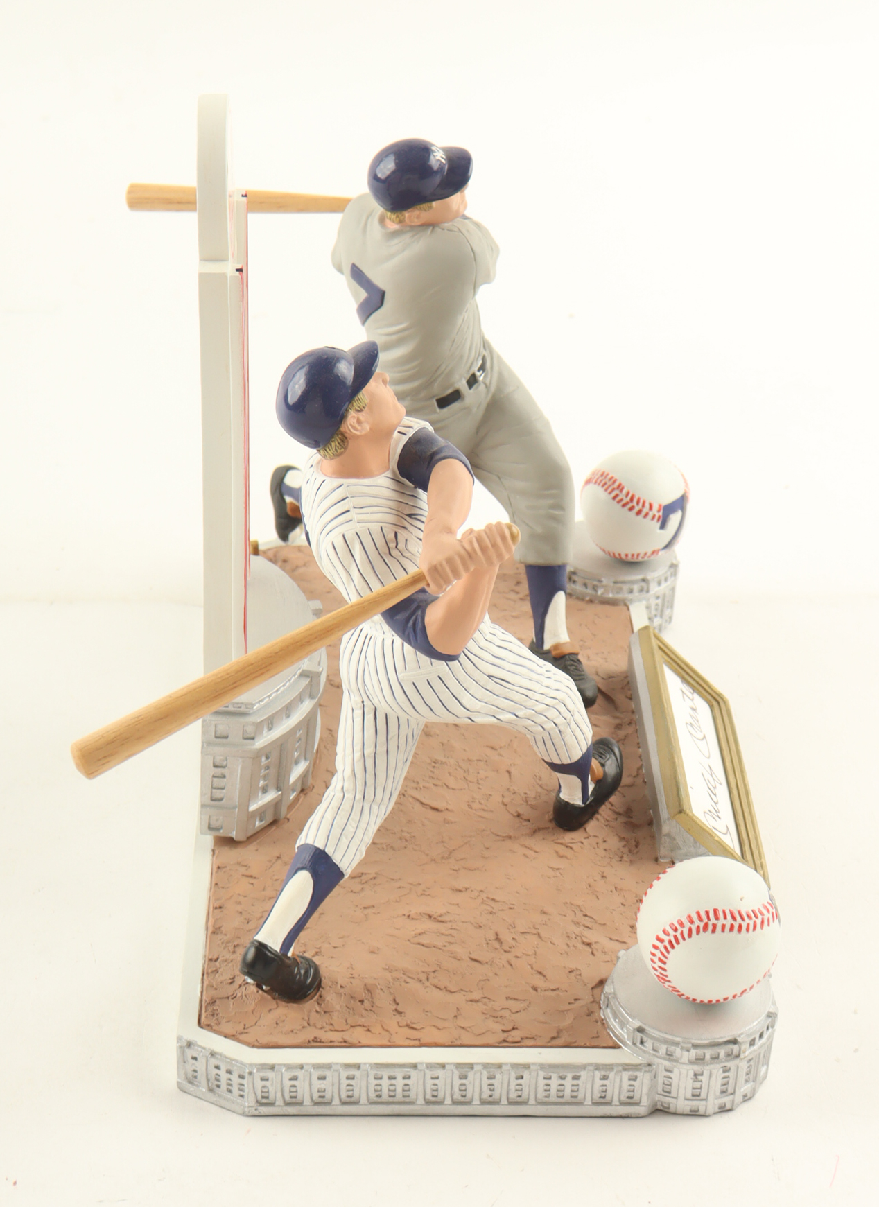 Mickey Mantle Signed LE Yankees Ceramic Statue (Beckett) at PristineAuction.com Mickey Mantle Signed LE Yankees Ceramic Statue (Beckett) at PristineAuction.com