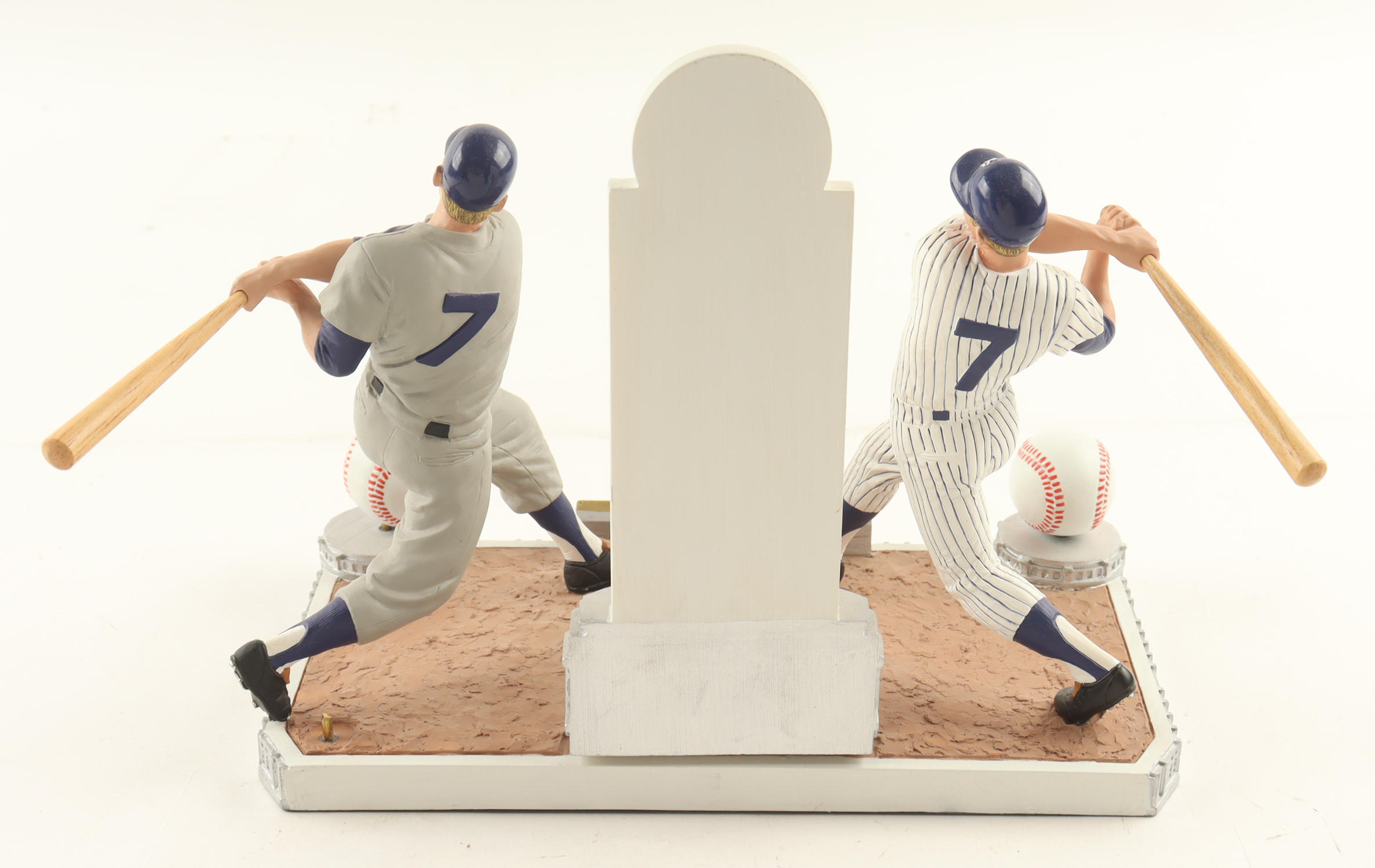 Mickey Mantle Signed LE Yankees Ceramic Statue (Beckett) at PristineAuction.com Mickey Mantle Signed LE Yankees Ceramic Statue (Beckett) at PristineAuction.com