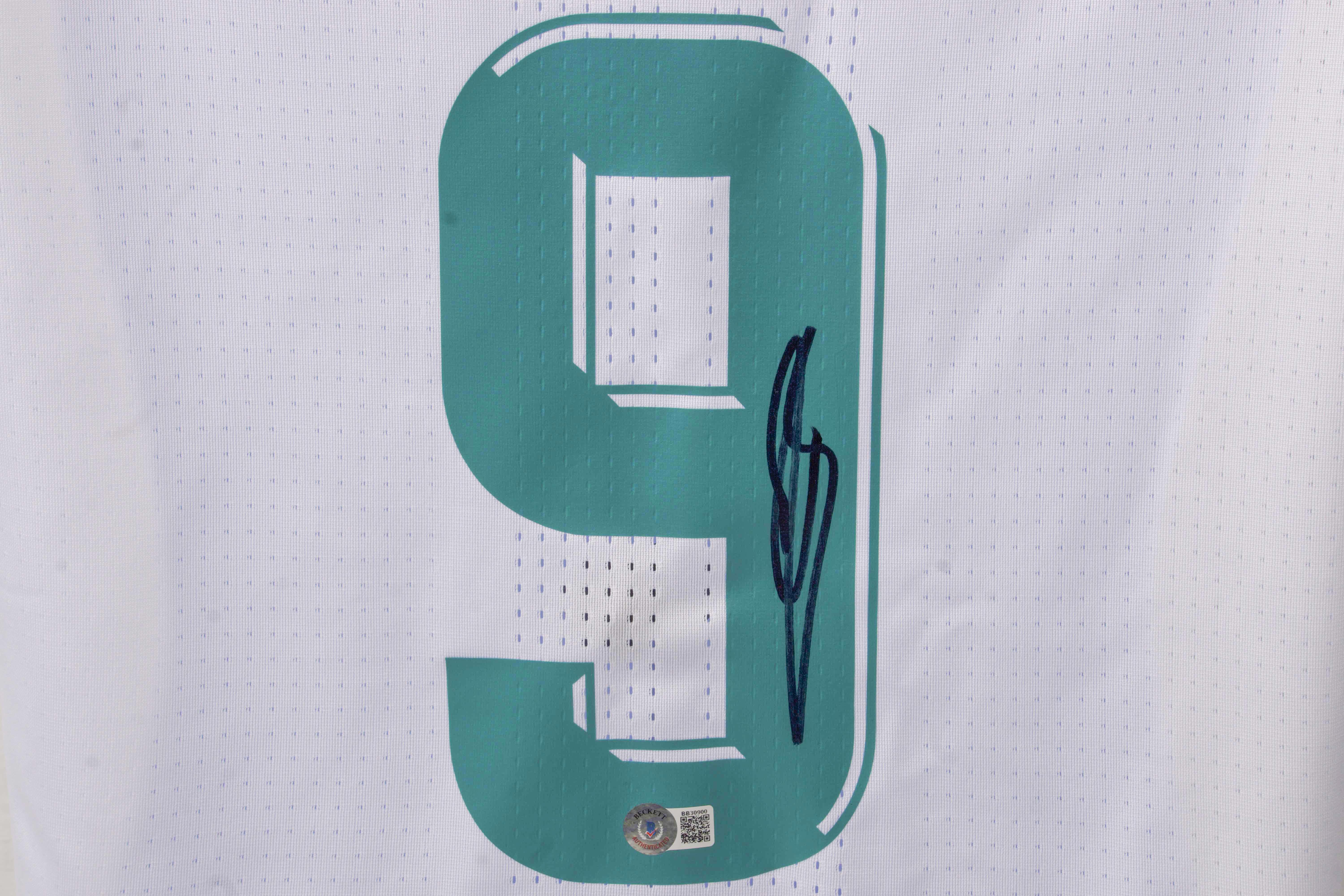 Karim Benzema Signed Real Madrid Adidas Authentic Jersey (Beckett) at PristineAuction.com Karim Benzema Signed Real Madrid Adidas Authentic Jersey (Beckett) at PristineAuction.com