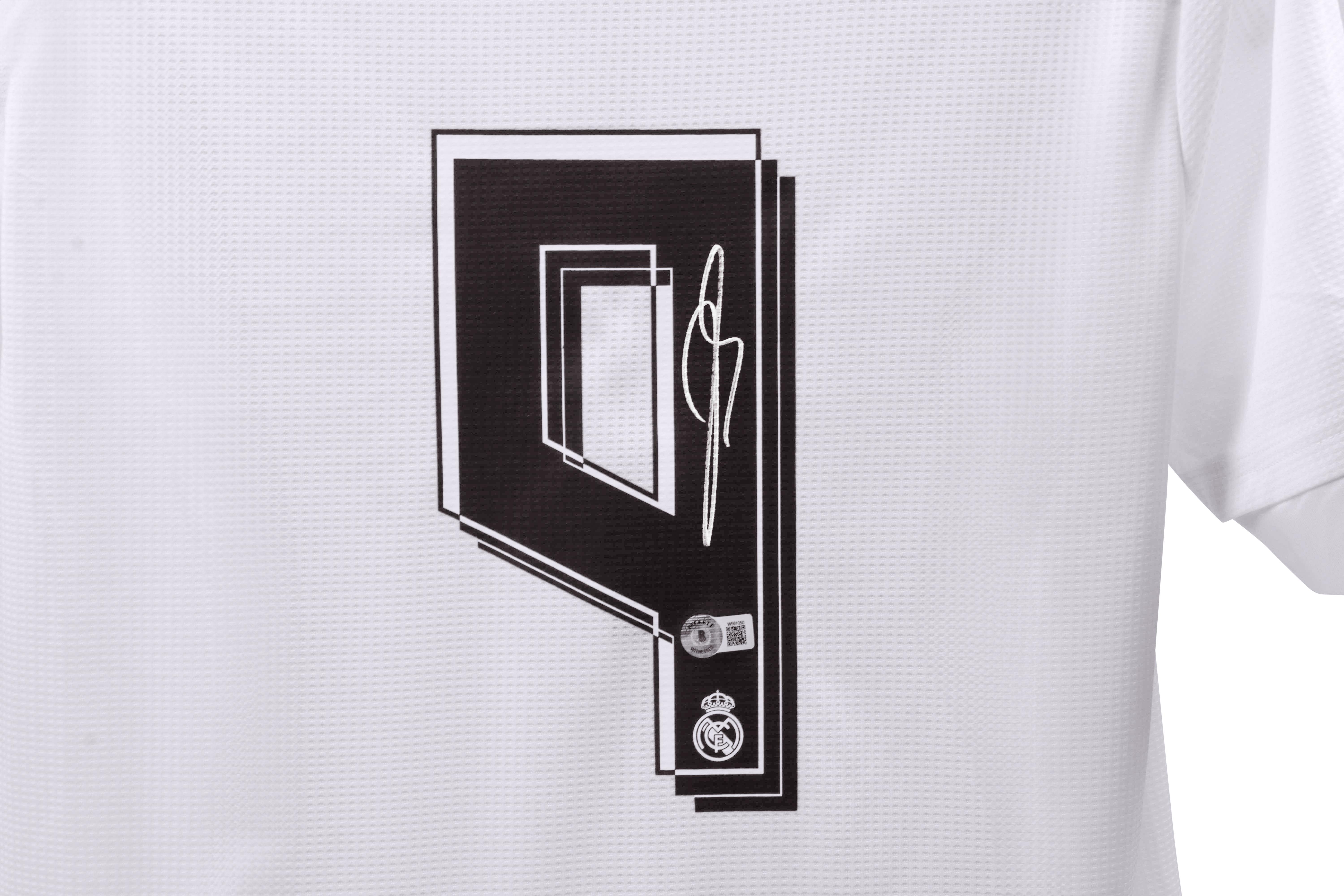 Karim Benzema Signed Real Madrid Adidas Authentic Jersey (Beckett) at PristineAuction.com Karim Benzema Signed Real Madrid Adidas Authentic Jersey (Beckett) at PristineAuction.com