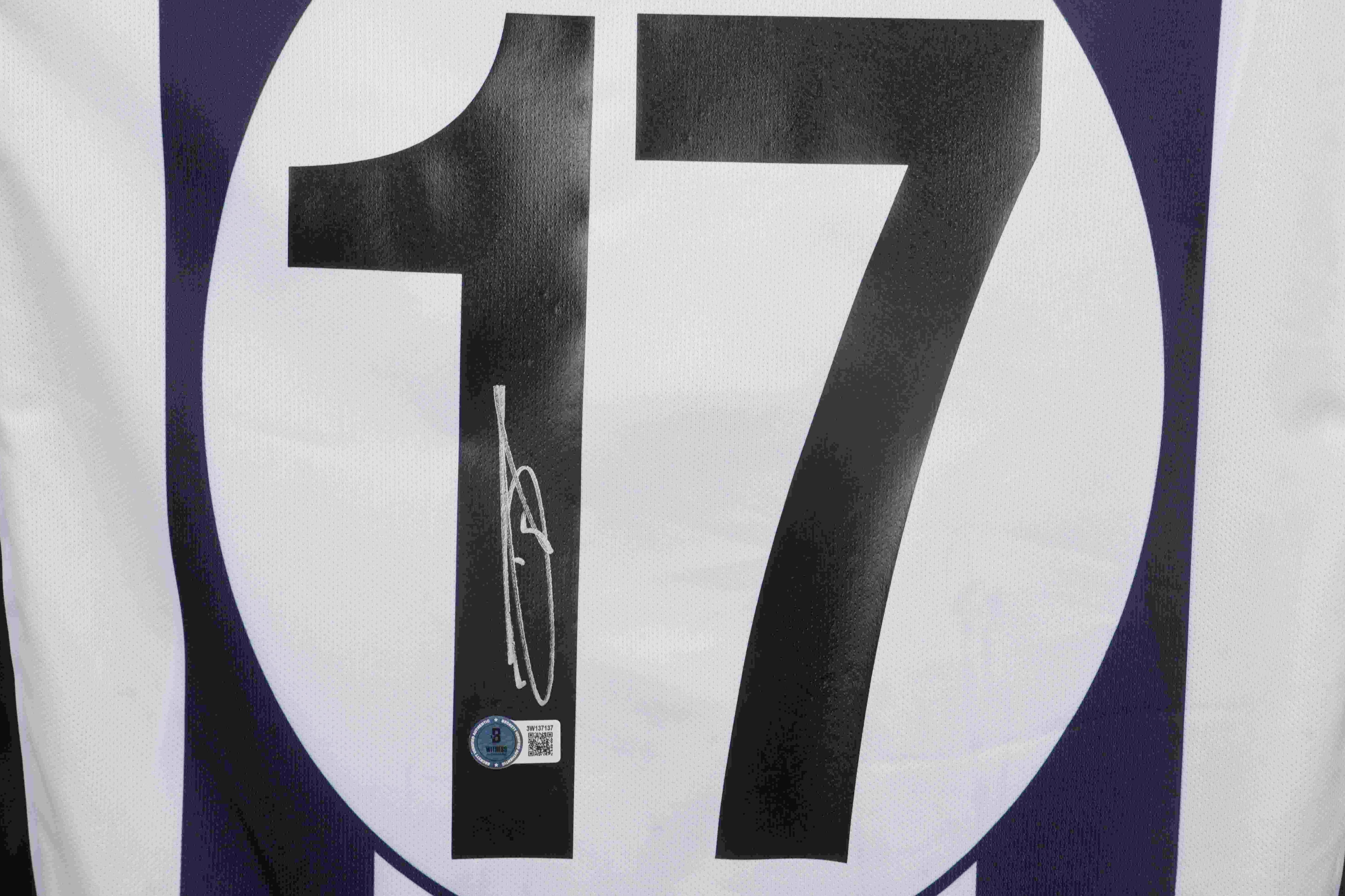 David Trezeguet Signed Juventus Lotto Authentic Jersey (Beckett) at PristineAuction.com David Trezeguet Signed Juventus Lotto Authentic Jersey (Beckett) at PristineAuction.com