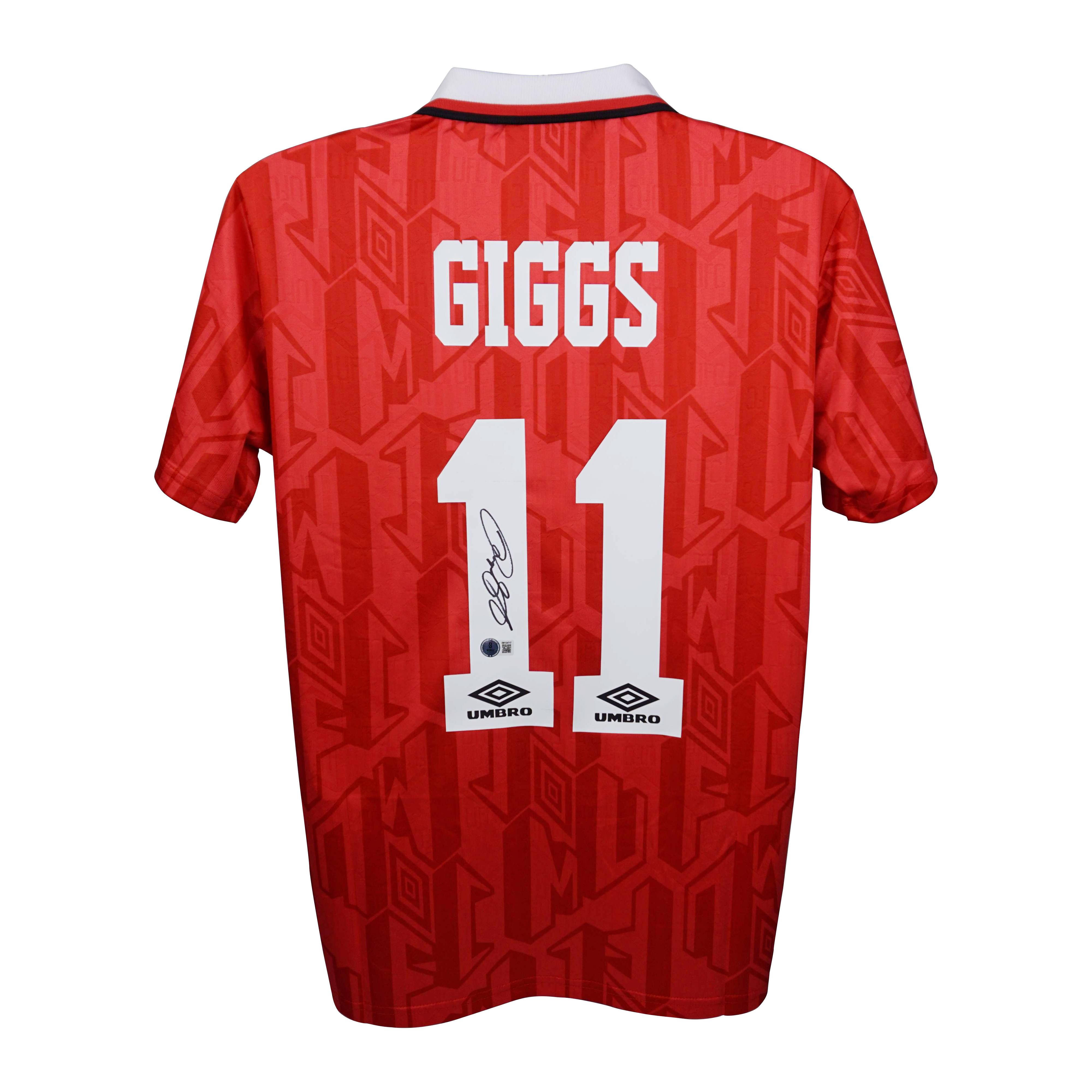 Ryan Giggs Signed Manchester United F.C. Umbro Authentic Jersey (Beckett) at PristineAuction.com Ryan Giggs Signed Manchester United F.C. Umbro Authentic Jersey (Beckett) at PristineAuction.com