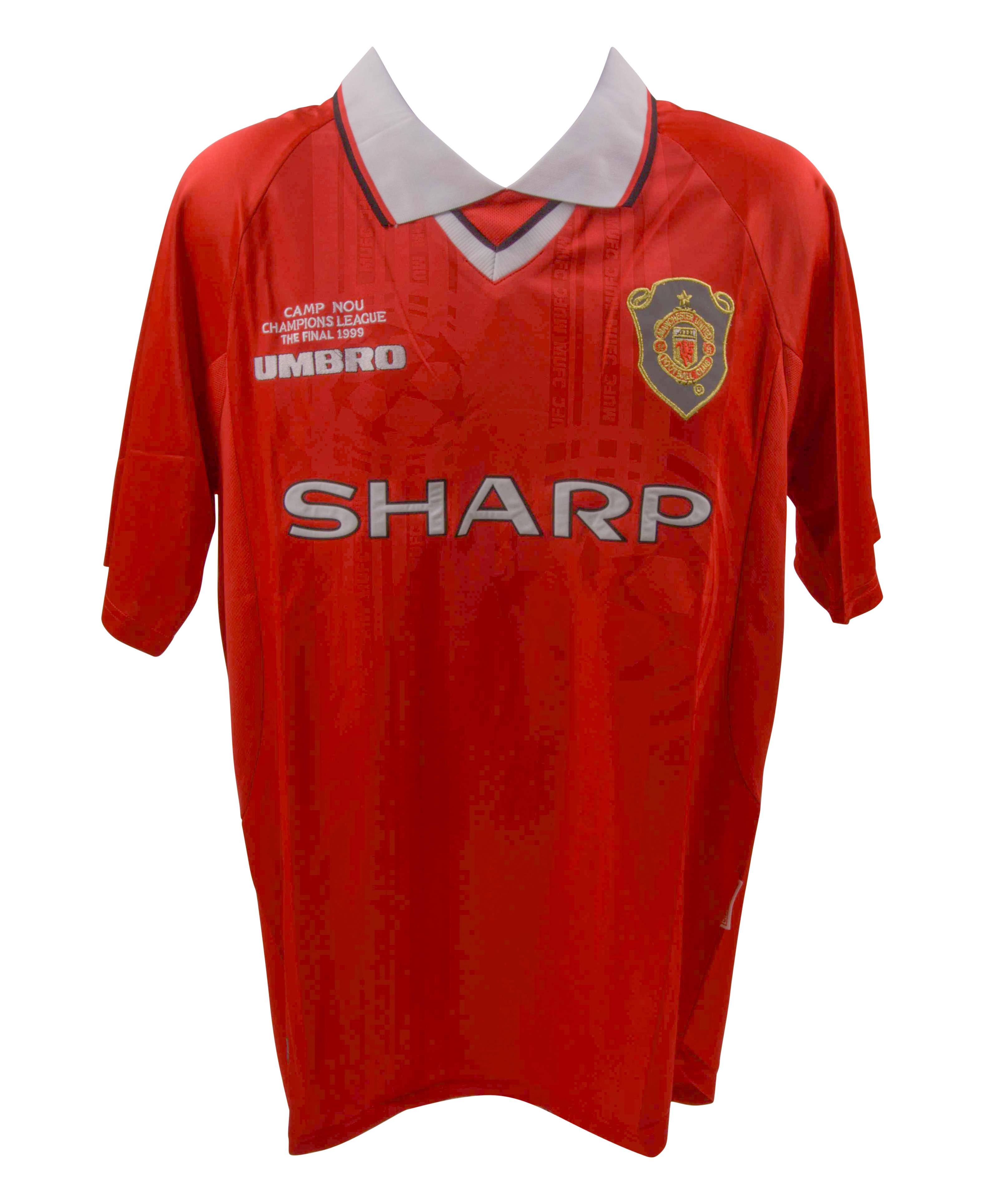 Ryan Giggs Signed Manchester United F.C. Umbro Authentic Jersey (Beckett) at PristineAuction.com Ryan Giggs Signed Manchester United F.C. Umbro Authentic Jersey (Beckett) at PristineAuction.com