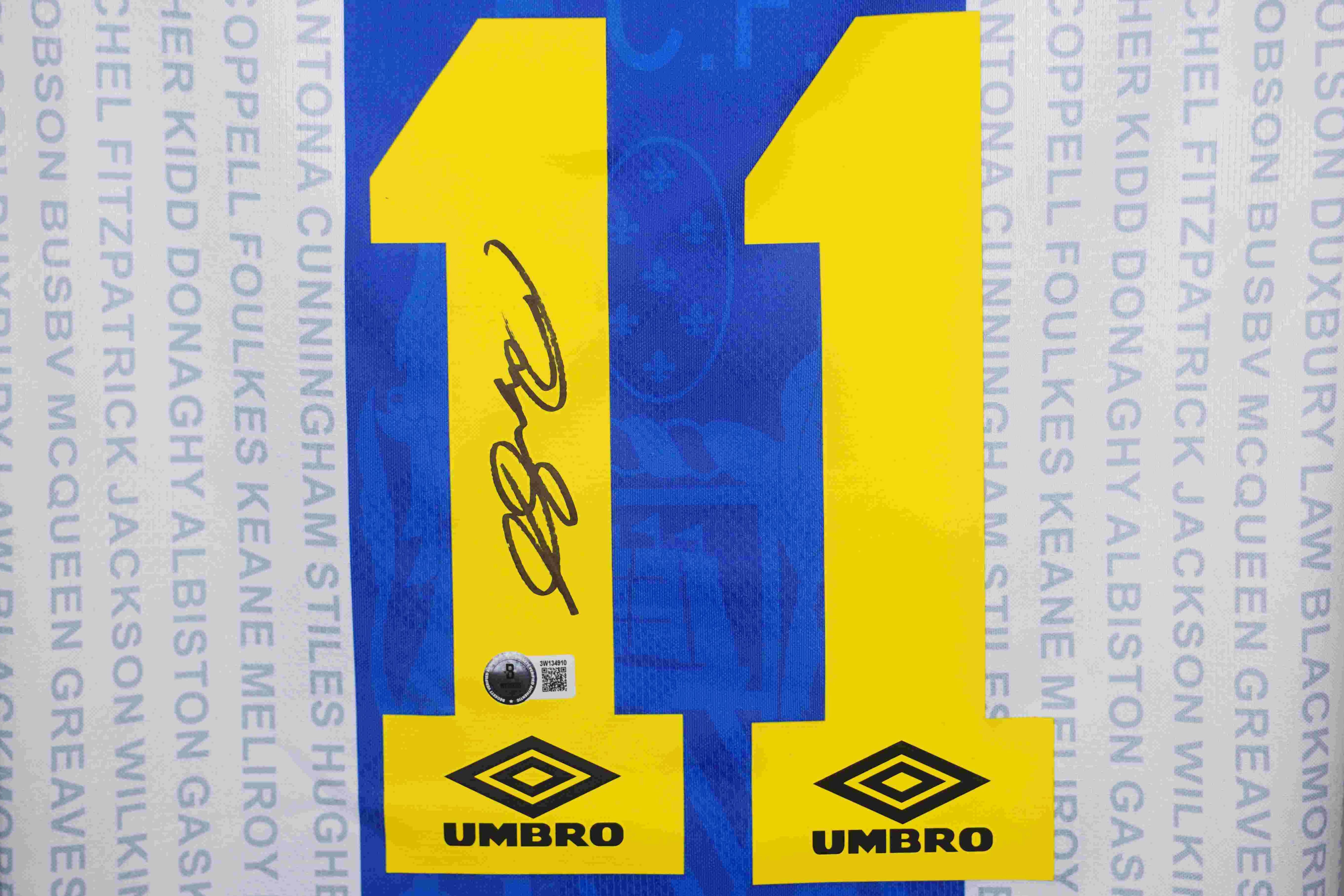 Ryan Giggs Signed Manchester United F.C. Umbro Authentic Jersey (Beckett) at PristineAuction.com Ryan Giggs Signed Manchester United F.C. Umbro Authentic Jersey (Beckett) at PristineAuction.com
