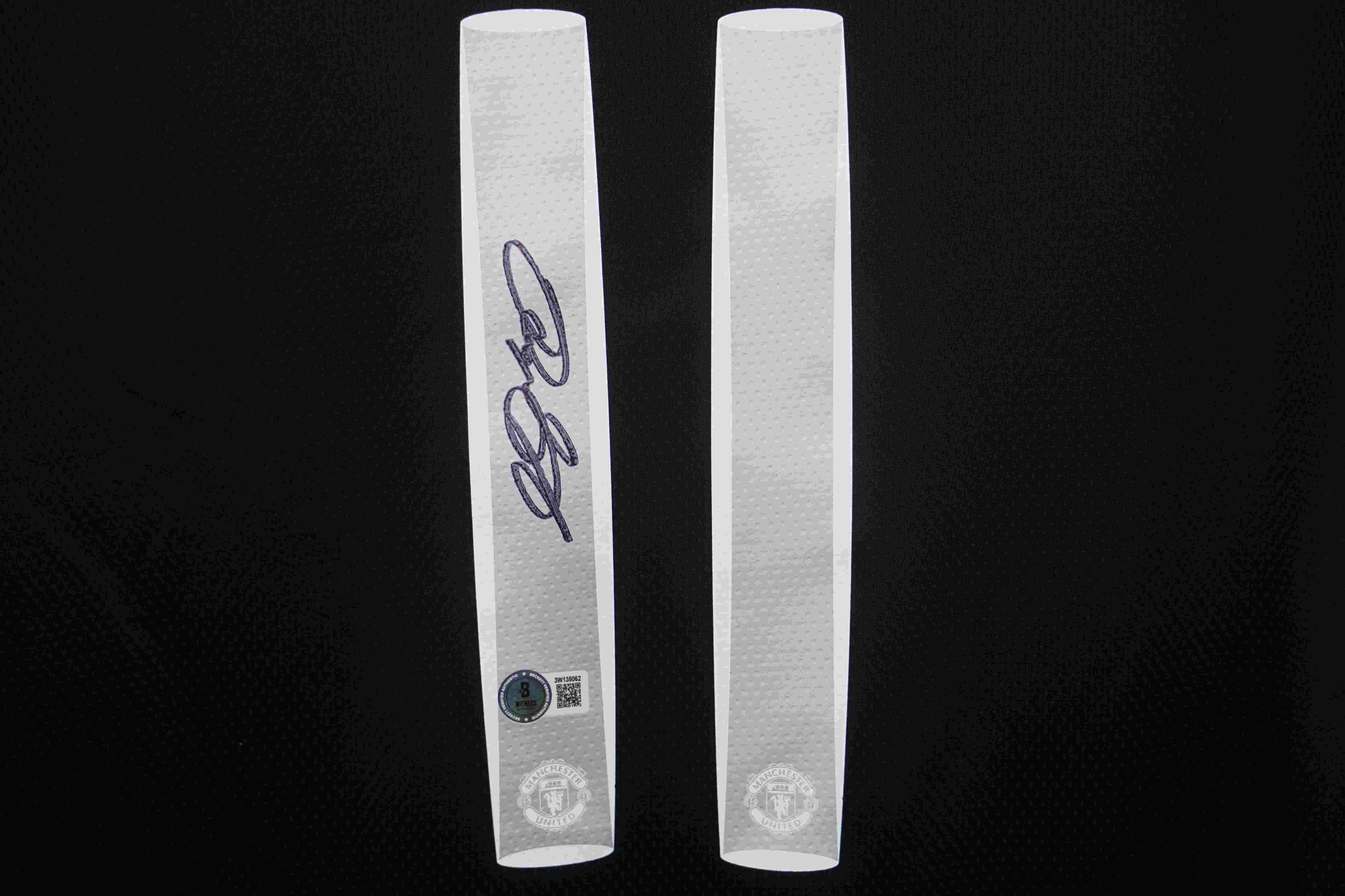 Ryan Giggs Signed Manchester United F.C. Nike Authentic Jersey (Beckett) at PristineAuction.com Ryan Giggs Signed Manchester United F.C. Nike Authentic Jersey (Beckett) at PristineAuction.com