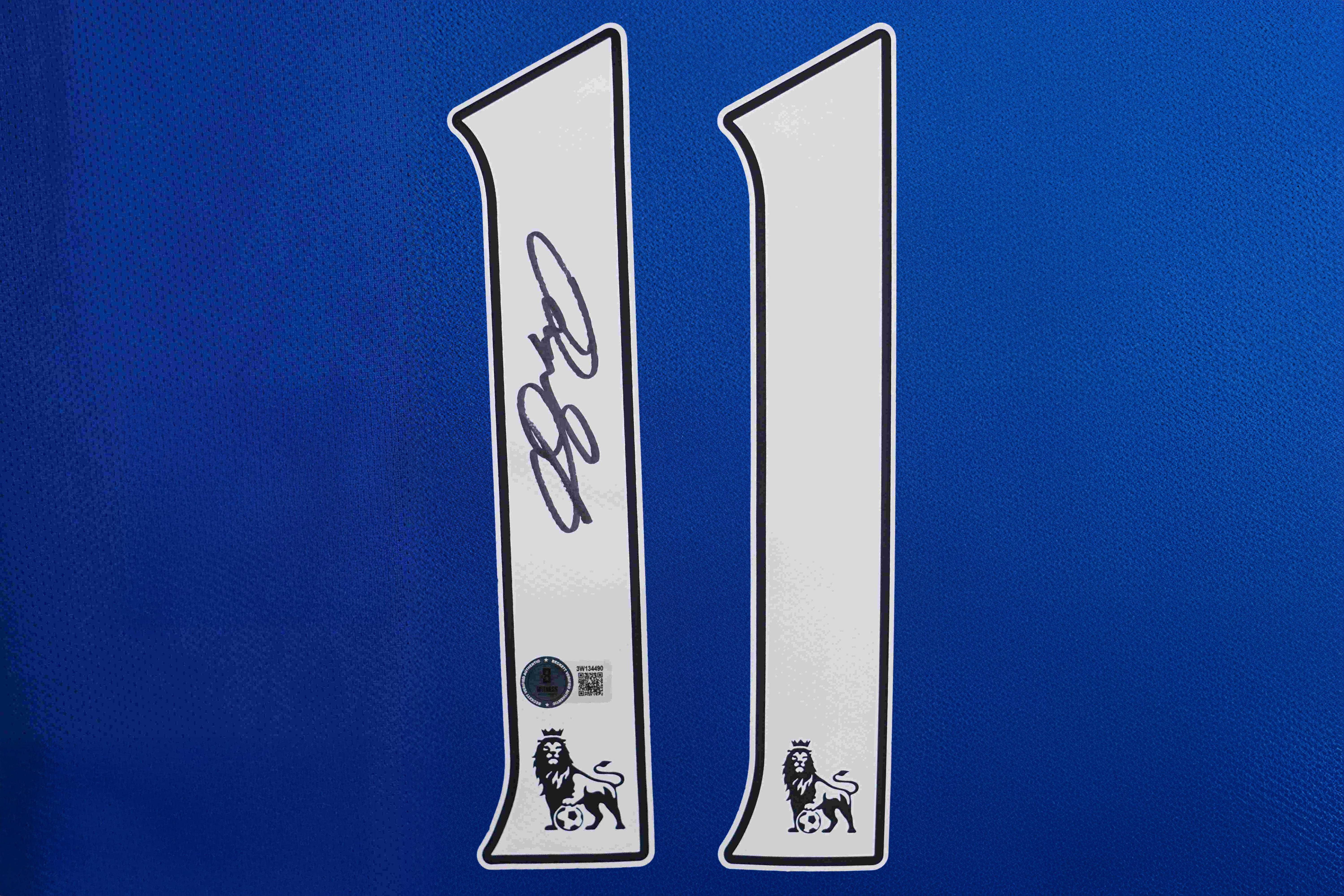 Ryan Giggs Signed Manchester United F.C. Nike Authentic Jersey (Beckett) at PristineAuction.com Ryan Giggs Signed Manchester United F.C. Nike Authentic Jersey (Beckett) at PristineAuction.com