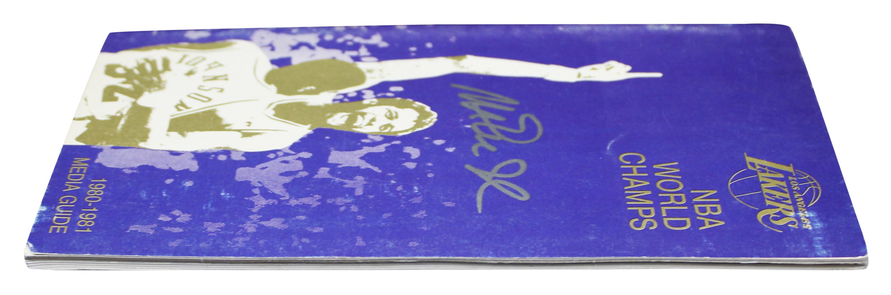 Magic Johnson Signed Lakers 1980-1981 Media Guide (Beckett) at PristineAuction.com Magic Johnson Signed Lakers 1980-1981 Media Guide (Beckett) at PristineAuction.com