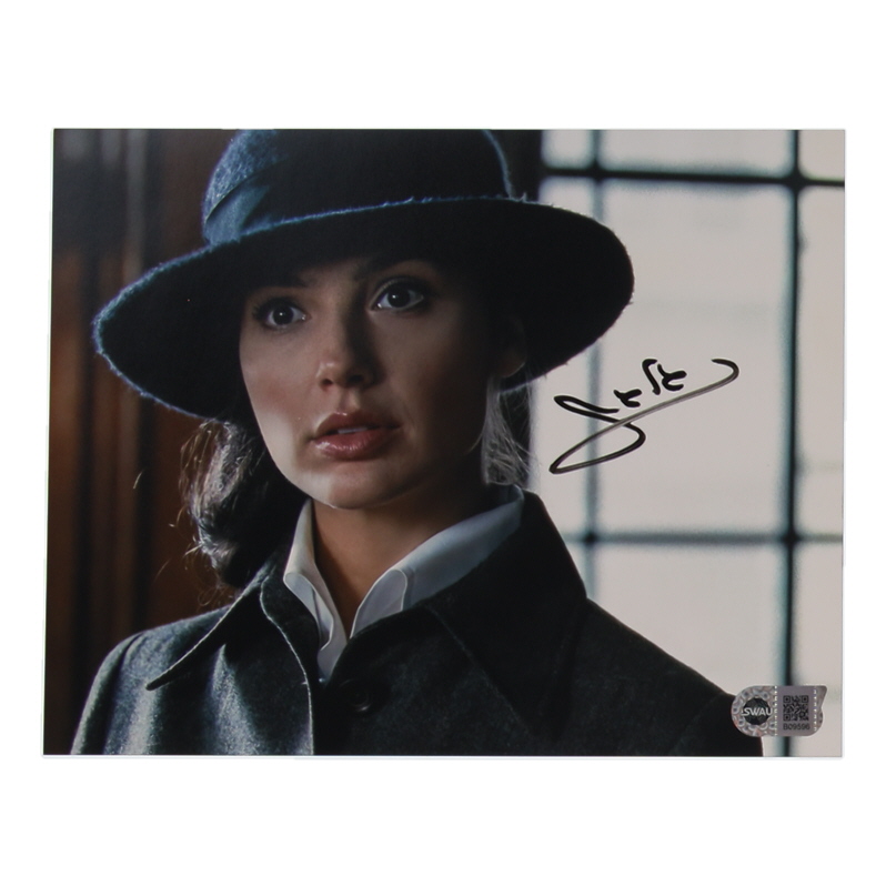 Gal Gadot Signed "Wonder Woman" 8x10 Photo (SWAU) at PristineAuction.com Gal Gadot Signed "Wonder Woman" 8x10 Photo (SWAU) at PristineAuction.com
