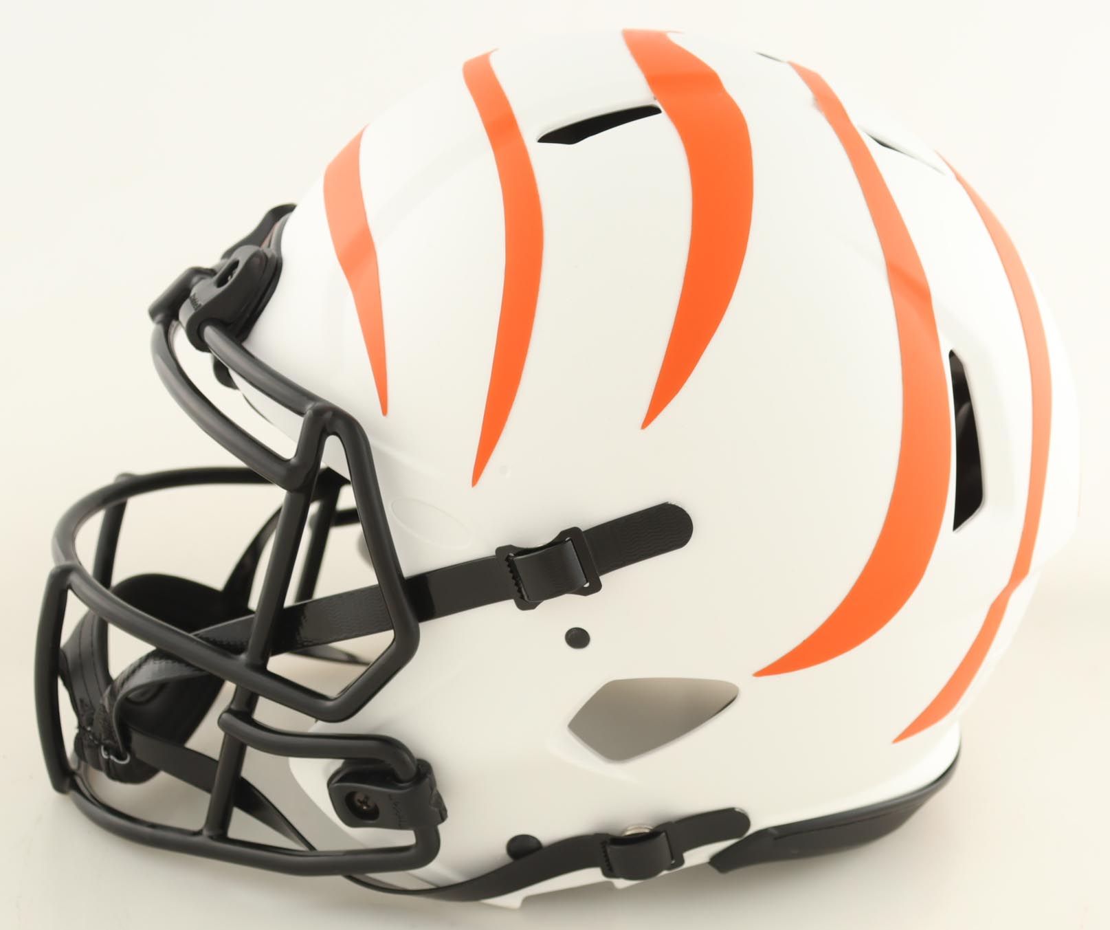 Chad Johnson Signed Bengals Full-Size Authentic On-Field Eclipse Alternate Speed Helmet (Beckett) at PristineAuction.com Chad Johnson Signed Bengals Full-Size Authentic On-Field Eclipse Alternate Speed Helmet (Beckett) at PristineAuction.com