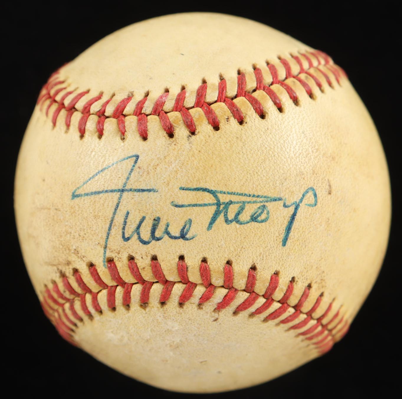 Willie Mays Signed ONL Baseball with Display Case (PSA) at PristineAuction.com Willie Mays Signed ONL Baseball with Display Case (PSA) at PristineAuction.com