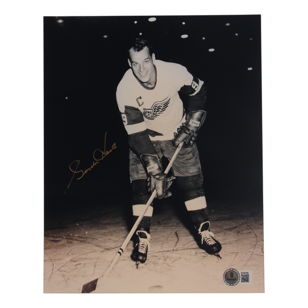 Gordie Howe Signed Red Wings 8x10 Photo (Beckett) at PristineAuction.com Gordie Howe Signed Red Wings 8x10 Photo (Beckett) at PristineAuction.com