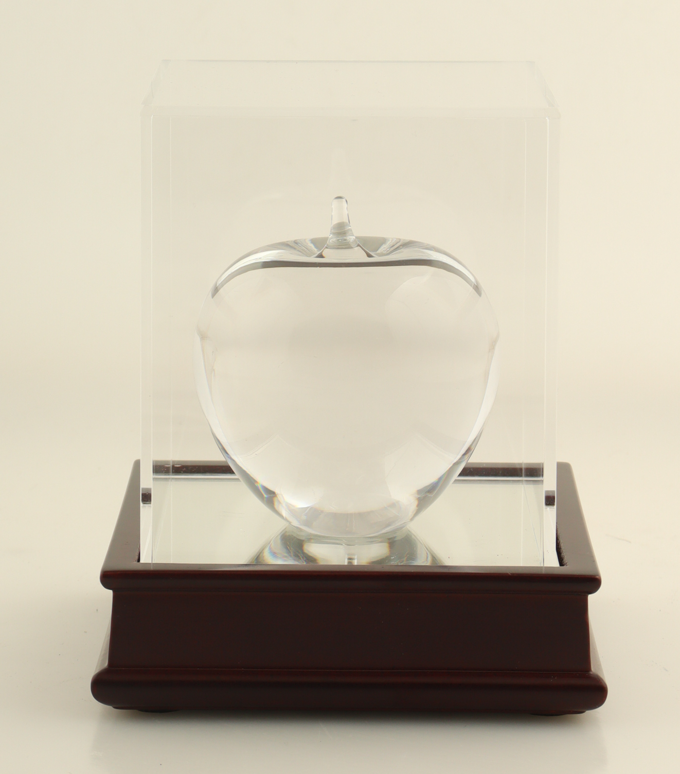 Tiffany & Co Heavy Lead Crystal Apple With Display Case at PristineAuction.com Tiffany & Co Heavy Lead Crystal Apple With Display Case at PristineAuction.com