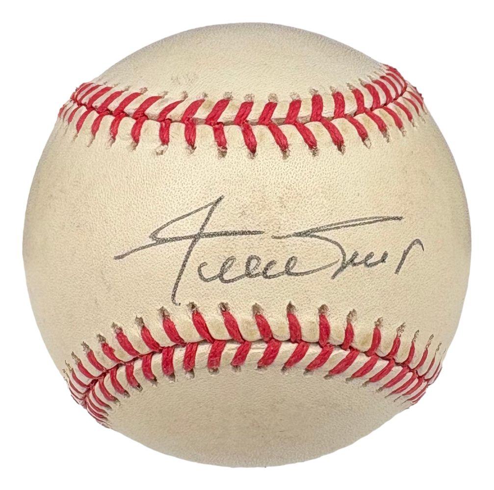 Willie Mays Signed ONL Baseball (PSA) at PristineAuction.com Willie Mays Signed ONL Baseball (PSA) at PristineAuction.com
