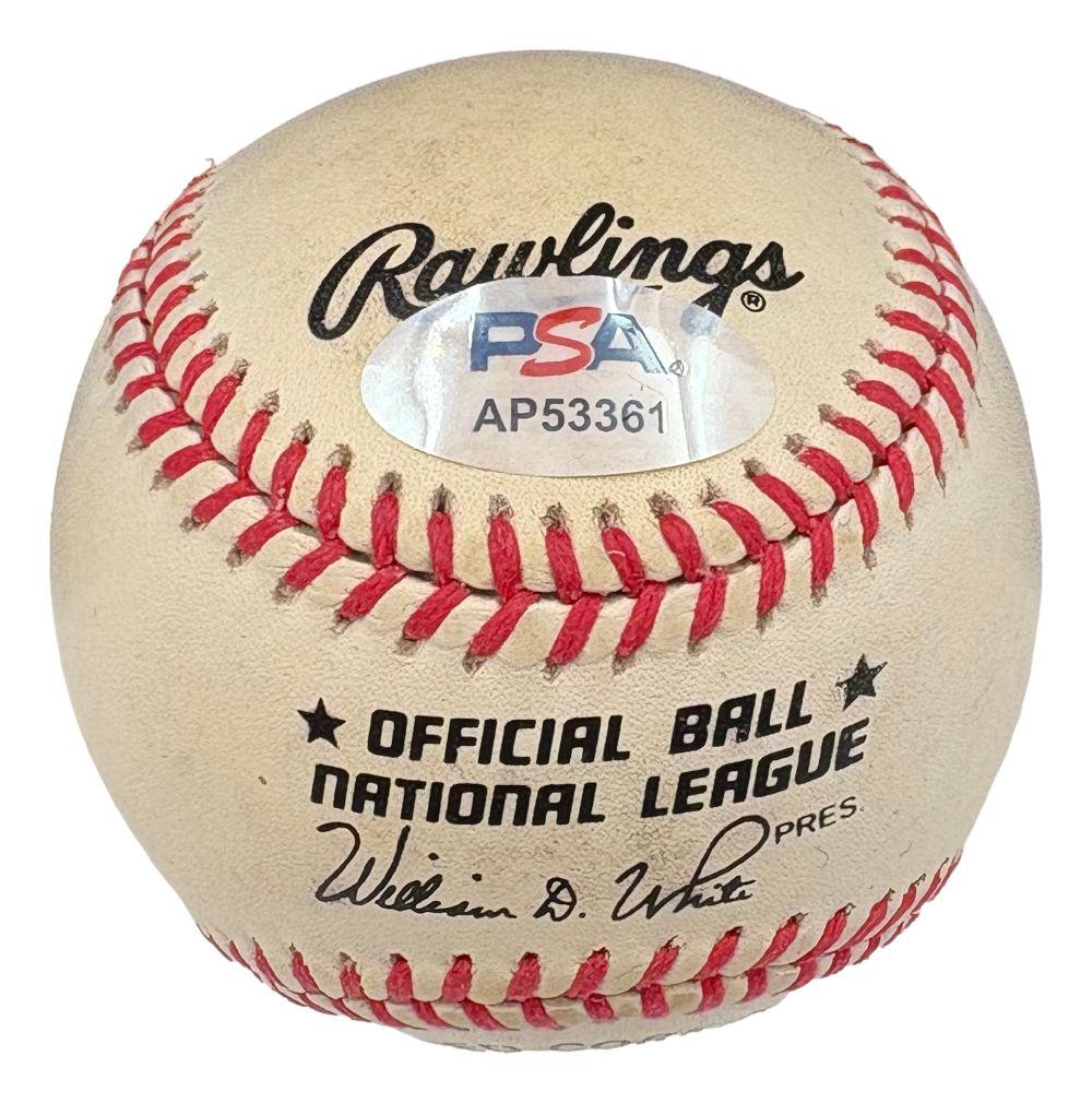 Willie Mays Signed ONL Baseball (PSA) at PristineAuction.com Willie Mays Signed ONL Baseball (PSA) at PristineAuction.com