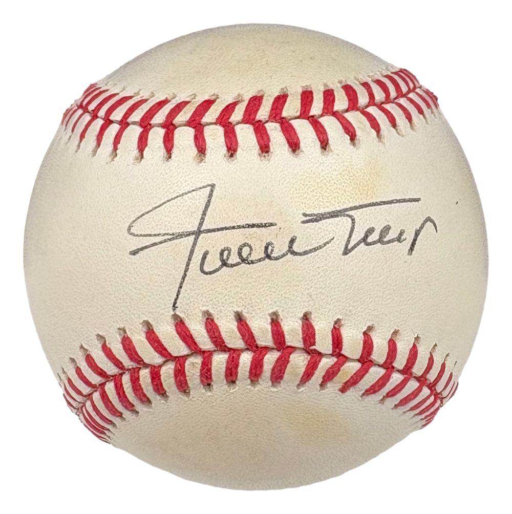 Willie Mays Signed ONL Baseball (PSA) at PristineAuction.com Willie Mays Signed ONL Baseball (PSA) at PristineAuction.com