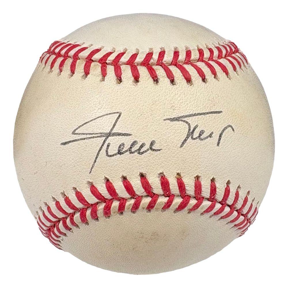 Willie Mays Signed ONL Baseball (PSA) at PristineAuction.com Willie Mays Signed ONL Baseball (PSA) at PristineAuction.com